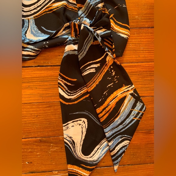 NWT! Women’s Nine West Abstract Water Print Blouse Size Small
3 for $15 with 💕 - Picture 5 of 7